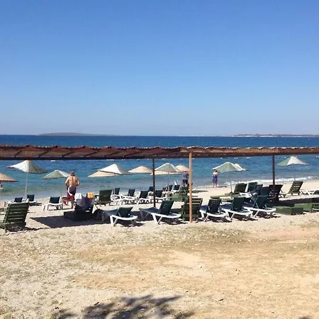 Family House - Pool And Beach